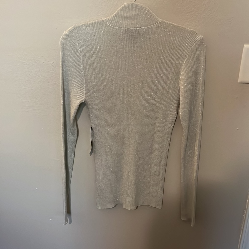 ModCloth Silver Ribbed Mock Neck NWT - Picture 4 of 6